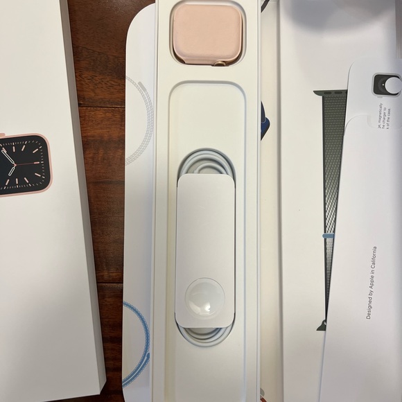 Apple Watch Series 6 Gold GPS + CEL 44MM w/ Inverness Green Sport Loop - Picture 3 of 8